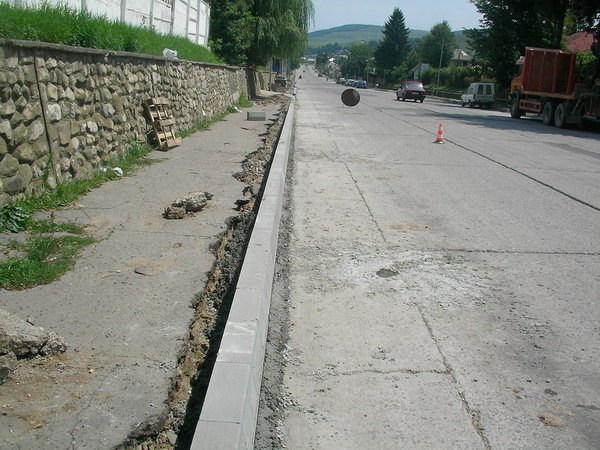 3 Montat borduri str. Armatei7.jpg